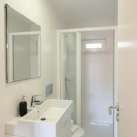 Charming Duplex In Graca | By Airnest