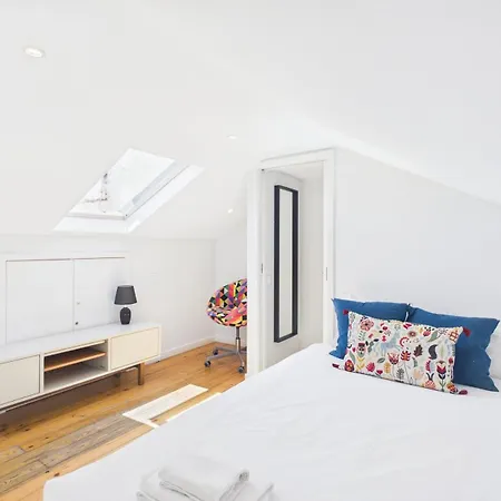 Charming Duplex In Graca | By Airnest Lisbon