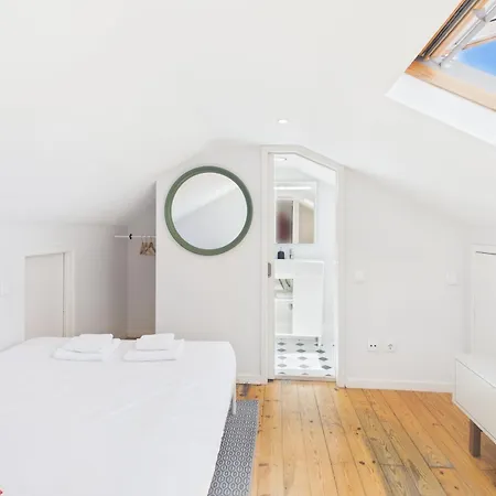 Charming Duplex In Graca | By Airnest Apartment *