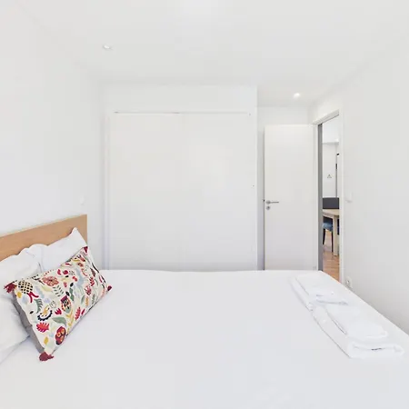 Charming Duplex In Graca | By Airnest Apartmán