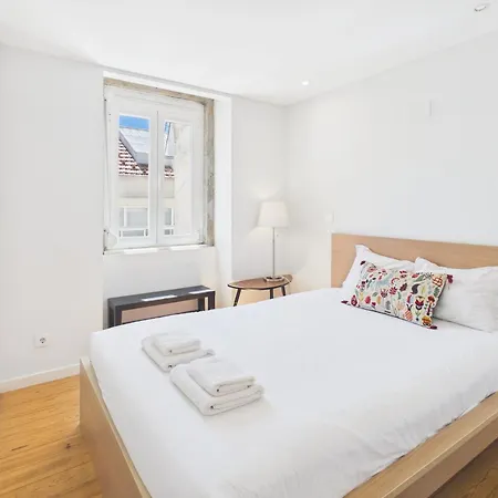 Charming Duplex In Graca | By Airnest